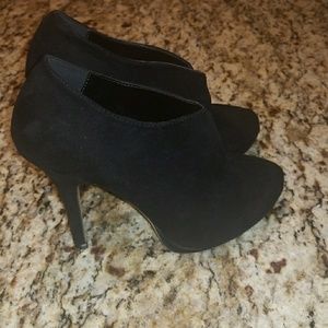 Black suede shooties Size 8